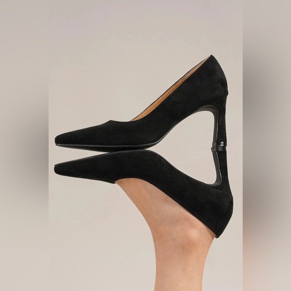 Beast Fashion NIB Faux Suede Point Toe Pumps - Picture 2 of 11